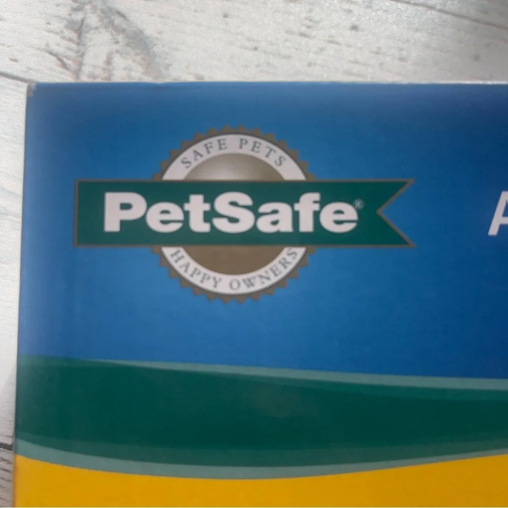 PetSafe Automatic Pet Feeder NIB Program Meal Times or Treats Daily